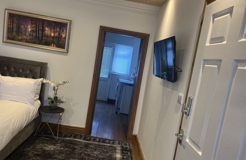 Manor Bed & Breakfast | TJ Homes