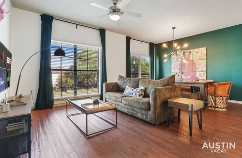 North Loop Apartment | TNC #205 xxxxxxxxxxx