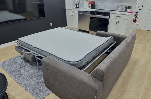 Southeast Calgary Apartment | TNC Stays Luxurious Modern Suite - 85inch TV, Private Entrance in Calgary South