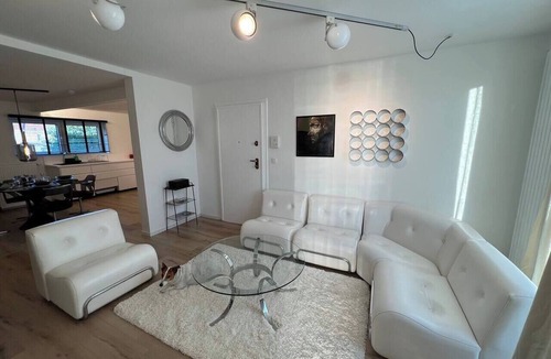 Cuesmes Apartment | To complete