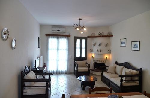 Skiros Apartment | To Pithari