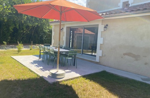 Chateauneuf-sur-Charente House | To the sound of water on the river side