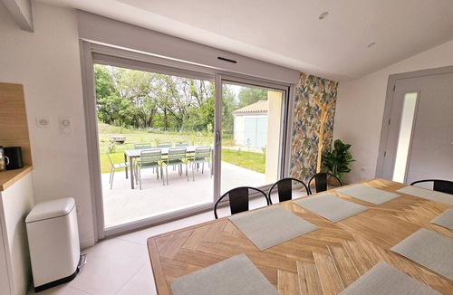 Chateauneuf-sur-Charente House | To the sound of water on the river side