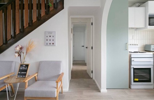 Richmond Heights House | Tobin Cottage - thoughtfully furnished, two storey property, pet Friendly, in central location