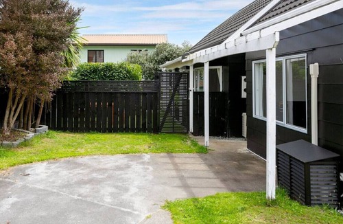 Richmond Heights House | Tobin Cottage - thoughtfully furnished, two storey property, pet Friendly, in central location