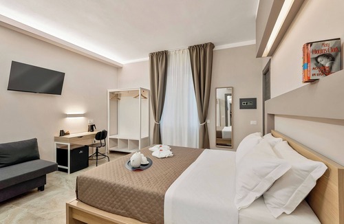 La Spezia Cabin | TOC TOC-ROOM 85-Double Shower.650m from the Central Station,900m from the Center