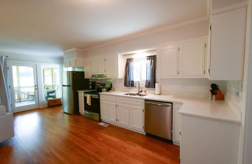 Williamstown House | Toccoa River House- Toccoa River Front-2br/2ba-wifi-walk to town-Free Activities