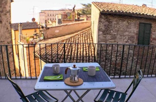 Todi Apartment | Todi Centre - flat with panoramic terrace - by #yourbesthostitaly.com