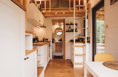 Horea Cabin | TogetherNest