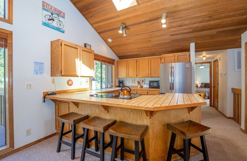 Sunriver House | TOKA32 - Light and Bright Home, Bikes, A/C, Large Deck, Quiet Sunriver Setting