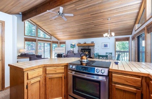 Sunriver House | TOKA32 - Light and Bright Home, Bikes, A/C, Large Deck, Quiet Sunriver Setting