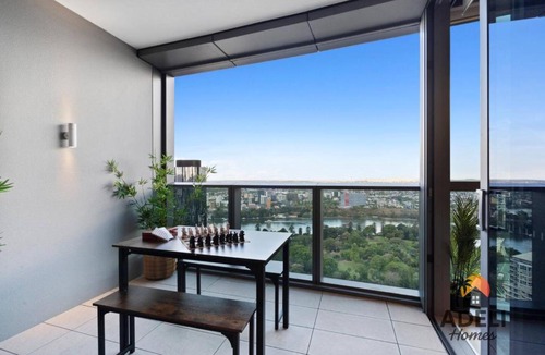 Brisbane Central Business District Apartment | Tokyo Calm Elegant CBD Escape at Queen’s Wharf