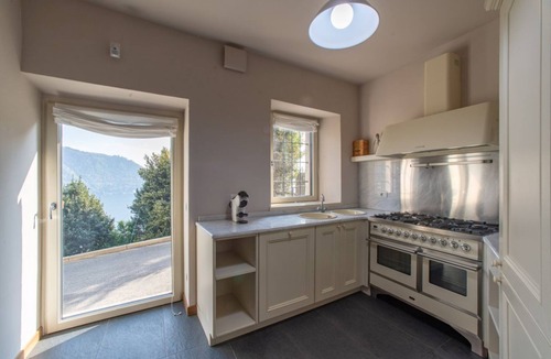 Cernobbio Apartment | Toldino House 4 min. by car to lake