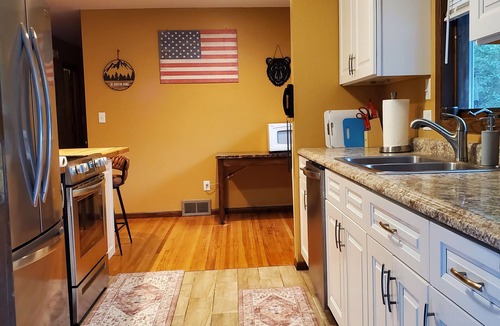 Kenwood House | Toledo Blue House-Spacious 5 bedroom, 2 living rooms & large outside area.