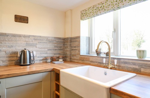 Amerton Cottage | TOLLDISH COTTAGE, family friendly, with a garden in Great Haywood