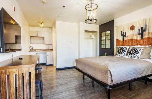 Tolleson Apartment | Tolleson Studio Pool & Gym Access for 2