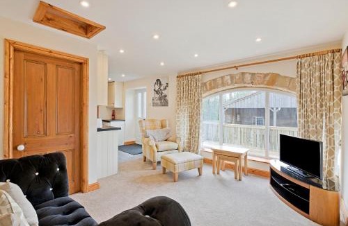 Knaresborough House | Tom's Cabin