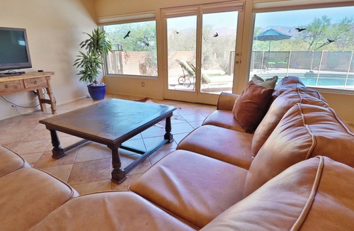 Tanque Verde House | Tomahawk Ranch with Western charm and beautiful mountain views