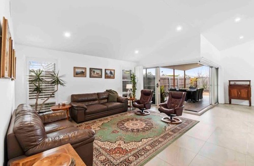 Tomakin House | Tomakin Tonic