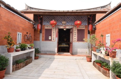 Jinsha Bed & Breakfast | Tomato red classical Homestay