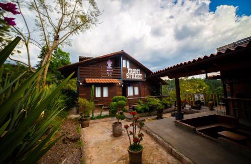 Valle de Bravo Hotel | Tombstone