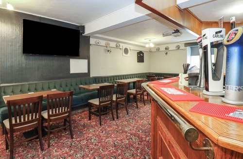 Seaham Cottage | TOMMY'S ROOM, pet friendly, with a garden in Murton, County Durham