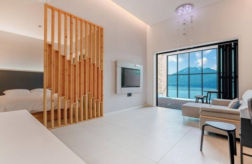Saryang-myeon House | Tongyeong Saryangdo Elphis36 Poolvilla