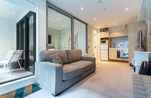 Newton Apartment | Toodle's Pristine inner-city nest with carpark