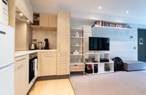 Newton Apartment | Toodle's Pristine inner-city nest with carpark
