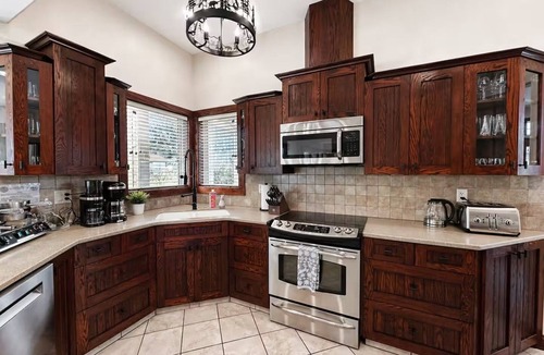 Revelstoke House | Top 1% - 4BR/E-Bikes/HotTub/Sauna/Massage Chairs