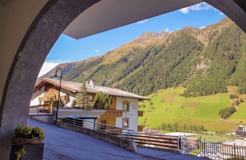 Ischgl Apartment | Top 6 (Panorama) by Interhome