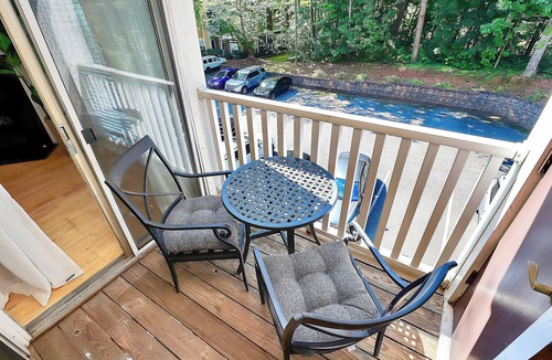 Charlotte Condo | Top Fl 2BR Modern Exec Condo Fast Wifi Near Hospitals Easy Parking