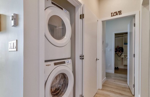 Tsawwassen Apartment | Top Floor 2 bed 2 bath spacious Condo