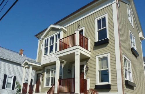 Yachting Village Condo | Top Floor Condo with Loft on Desired Thames Street