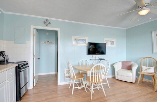 Sunset Beach Condo | Top floor Continental 1 Bedroom
