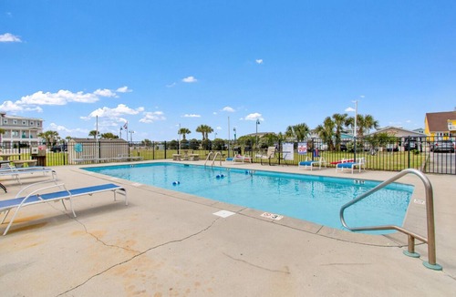 Sunset Beach Condo | Top floor Continental 1 Bedroom
