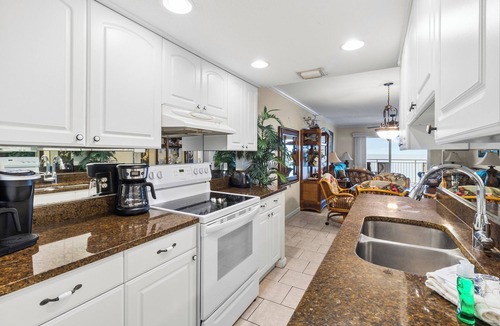Madeira Beach Condo | Top Floor Direct Beachfront - Madeira Norte #510