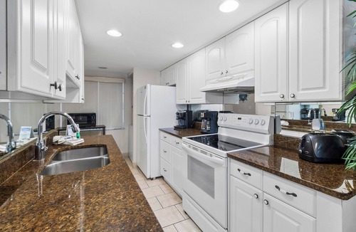 Madeira Beach Condo | Top Floor Direct Beachfront - Madeira Norte #510