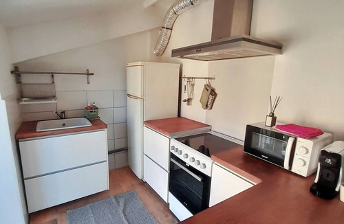 Vernier Apartment | Top Floor Flat - 1 bed Room - Central