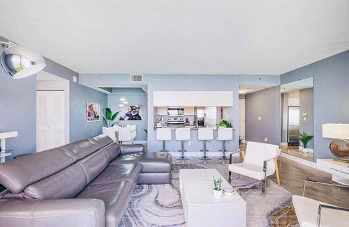 Brickell Condo | Top Floor Front Facing Penthouse Overlooking The Whole of Miami