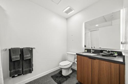 West Gateway Apartment | Top-Floor Gem & Heated Pool Walk to Attractions