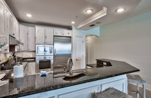 Crystal Beach Condo | Top Floor Gulf-Front Condo, Whirlpool Bath, access to Infinity Pool, 310 Ft Pri