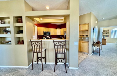Rancho Vistoso Apartment | Top-Floor Oro Valley Condo: Views, Pool & Spa