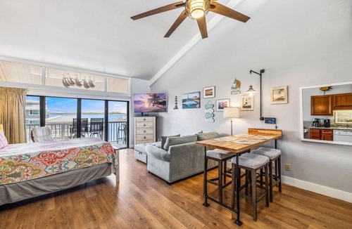 Cedar Key Condo | Top Floor 🪸 Private Balcony 🪸 View of the Gulf
