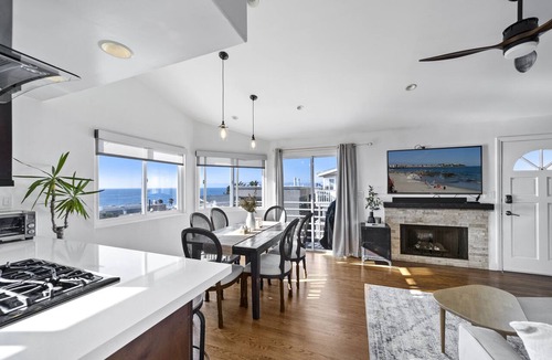El Porto Condo | Top Floor Unit with Panoramic Views Steps to the beach with 3 Parking Spots!