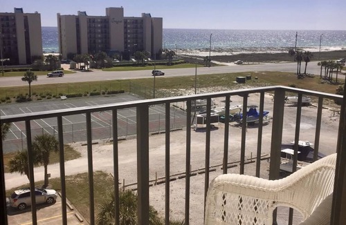 Orange Beach East Condo | Top floor unit with great water views!