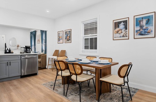 Somerville House | Top Home in Somerville, Walk to T, Free Parking, King Beds, Games