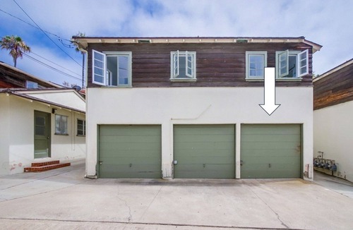 Beach Barber Tract Cottage | Top Level Unit * Steps to Windansea Beach * Dog Ok