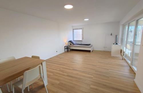 Rottweil Apartment | TOP Monteurwohnung mit Balkon, Einzelbetten, TV, WLAN, modern, voll ausgestattet, Parkplatz, Wäsche inklusive, in Rottweil - RW01
