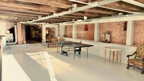 Nieuwmarkt en Lastage Bed & Breakfast | Top-notch space along canal in historic centre